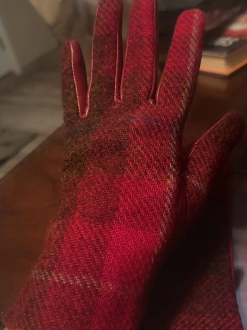 Harris Tweed Plaid Wool-Blend Touchscreen Gloves